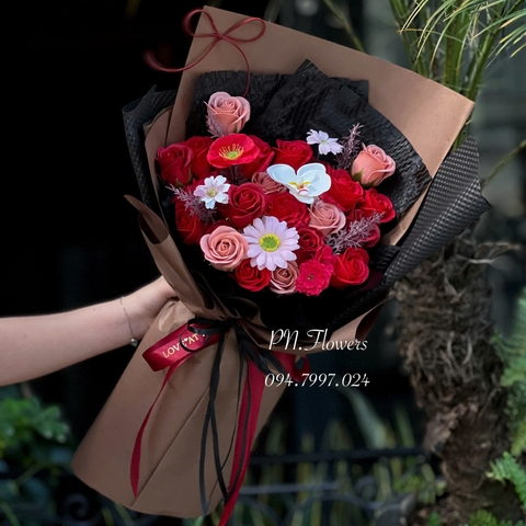 Bó Hoa Sáp 33 Bông Mix Tone Đỏ