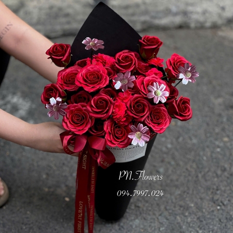 Bó Hoa Sáp Ốc Quế Tone Đỏ Đô