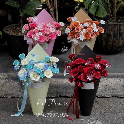 Bó Hoa Sáp Ốc Quế Tone Đỏ Đô