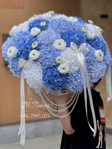 Giỏ Hoa Cẩm Tú Cầu Lụa 30 Bông Mix Tone Xanh