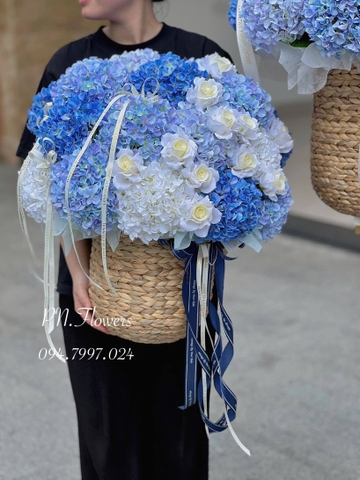 Giỏ Hoa Cẩm Tú Cầu Lụa 16 Bông Mix Tone Xanh