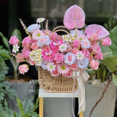 Giỏ Hoa Sáp Thơm 65 Bông Tone Hồng Mix Hồng Môn