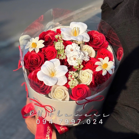 Bó Hoa Sáp Thơm Mix 23 Bông Tone Đỏ Kiểu Tròn