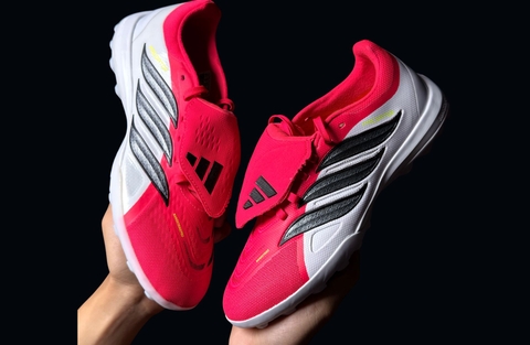 So Sánh Chi Tiết Adidas Predator 26 Pro TF và Predator 26 League TF: Khoảng Cách Công Nghệ Có Đáng Để Nâng Cấp?