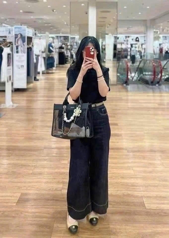 Chiếc quần jeans ống rộng C26031603