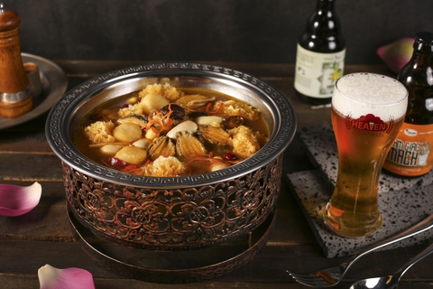 Bào ngư tiềm ngọc kê và thảo mộc