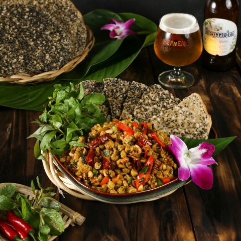 Hến Huế Xào Cay Ăn Kèm Bánh Tráng Nướng