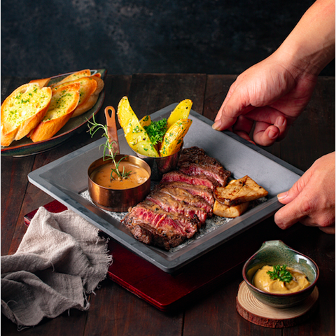 Thăn Bò Fuji Nướng Đá Núi Lửa