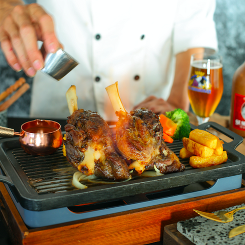 Bắp Cừu Ướp Lá Hương Thảo Nướng Tại Bàn