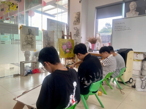 Học vẽ bao lâu thi được đại học mỹ thuật? Lộ trình thực tế cho người mới bắt đầu