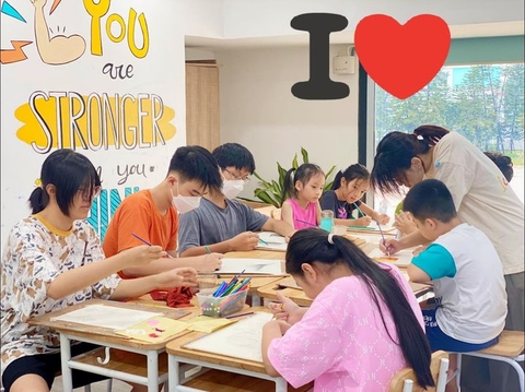 LỚP HỌC VẼ KHAI MỞ (6–9 tuổi) – CÙNG CON KHÁM PHÁ THẾ GIỚI MỸ THUẬT TẠI MỸ THUẬT HỒNG SÂM