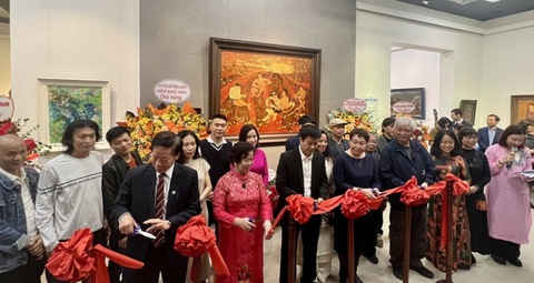 Cô Phạm Hoài - Nhà sáng lập Mỹ thuật Hồng Sâm tham gia Khai mạc Triển lãm mỹ thuật ấn tượng đón Tết Nguyên đán 2024