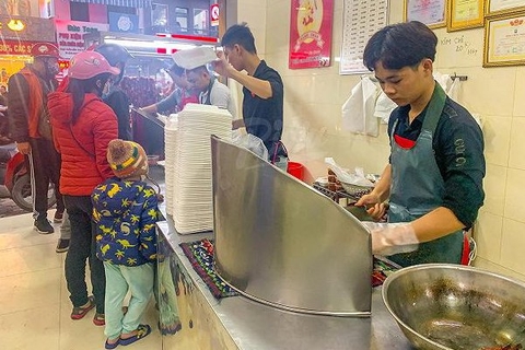 SINGAPORE-SP)TUYỂN NAM TIỆM CƠM GÀ VỊT