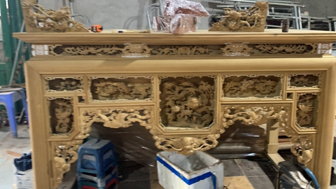 Mẫu bàn thờ ô xa chạm rồng cùng ngu phúc gỗ mít đẹp ý nghĩa