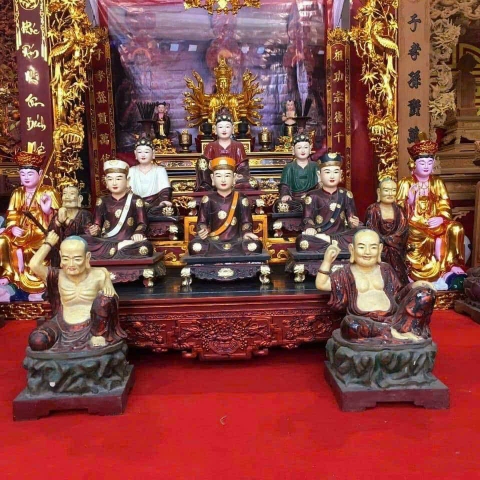 Tượng thờ Ông Hoàng: Ông Hoàng Bảy, Ông Hoàng Bơ, Ông Hoàng Mười