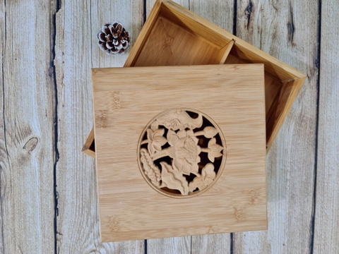 HỘP BÁNH CHIA 4 NGĂN KT24x24CM
