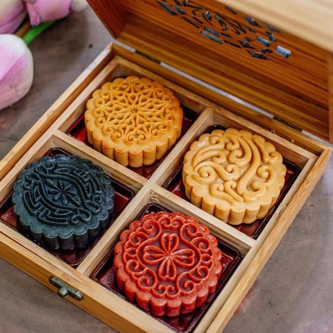 Mẫu Hộp bánh trung thu KT 24x24x8cm
