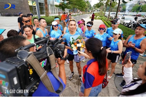 RUNNER PHẠM ĐỨC LUÂN HOÀN THÀNH THỬ THÁCH 24H, GÂY QUỸ HƠN 152 TRIỆU ĐỒNG GIÚP TRẺ EM VÙNG LŨ