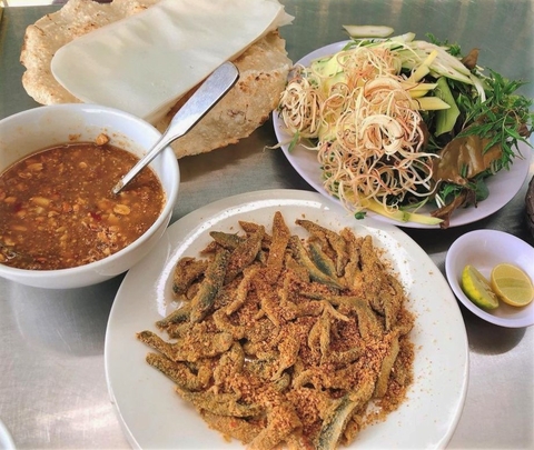 Gỏi cá trứ danh ở làng chài Nam Ô
