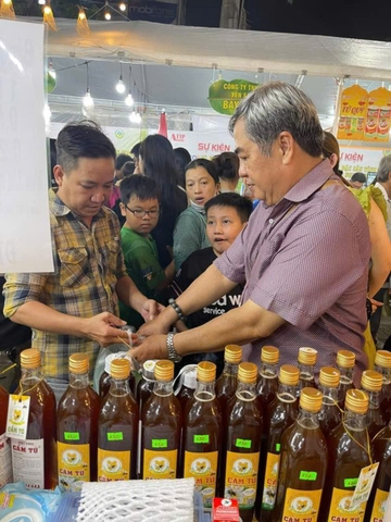 MẬT ONG CẨM TÚ (500 ml)
