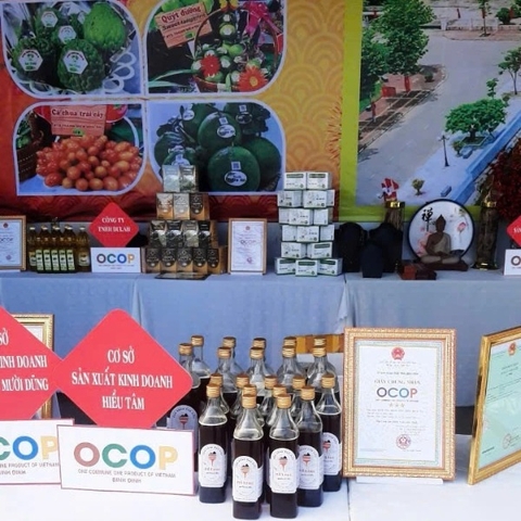 MẬT ONG BỘNG ÔNG HIỂU HOÀI ÂN ( 1 lít)