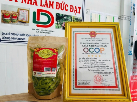 MỨT DỪA LÁ DỨA (1Kg)
