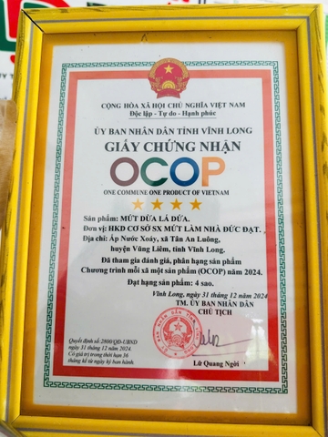MỨT DỪA LÁ DỨA (1Kg)