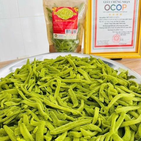 MỨT DỪA LÁ DỨA (1Kg)