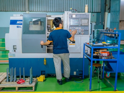 Máy tiện CNC