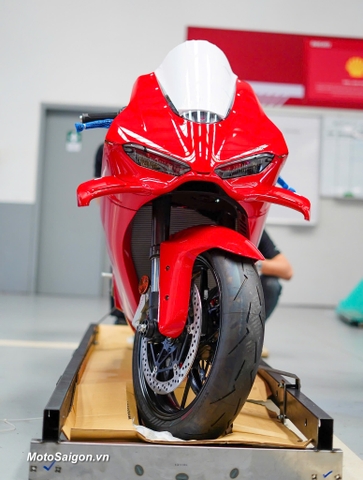 Cận cảnh Ducati Panigale V4 thế hệ mới vừa cập bến thị trường Việt Nam với giá 989 triệu đồng