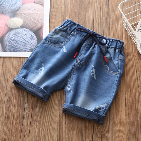 Quần short jean bé trai in hình ô tô lưng chun dây rút