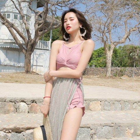 Bộ đồ bơi ba mảnh kín đáo giúp che bụng, gợi cảm phong cách Hàn Quốc