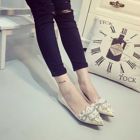 Giày lười nữ đế bệt mũi nhọn đính cườm ngọc trai phong cách Pháp