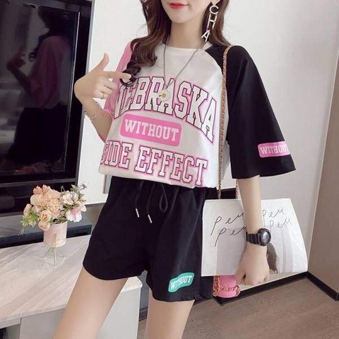 Bộ đồ thể thao hai mảnh, áo thun và quần đùi rộng rãi thoải mái dành cho nữ