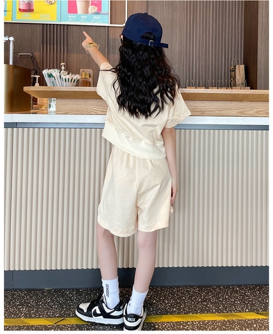 Bộ đồ thể thao bé gái dáng rộng áo thun tay ngắn và quần short phong cách giản dị