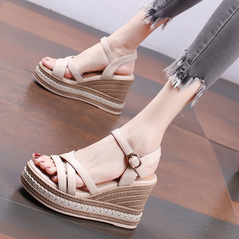Dép sandal cao đế xuồng, dây quai chéo phù hợp mọi lứa tuổi mẫu mới