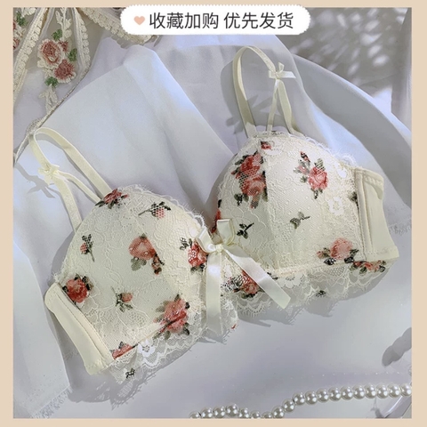 Bộ đồ lót nâng ngực không gọng, kiểu dáng tươi tắn dễ thương với hoa phối trên áo