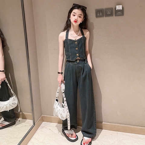 Bộ đồ hai mảnh gồm áo ngắn ôm dáng và quần rộng hợp thời trang dành cho bé gái