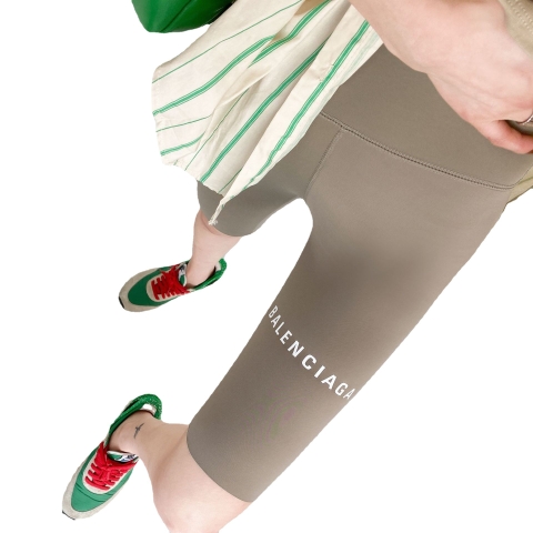 Quần legging nữ ngắn ôm dáng hợp thời trang phù hợp với các môn thể thao