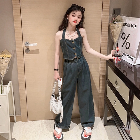 Bộ đồ hai mảnh gồm áo ngắn ôm dáng và quần rộng hợp thời trang dành cho bé gái
