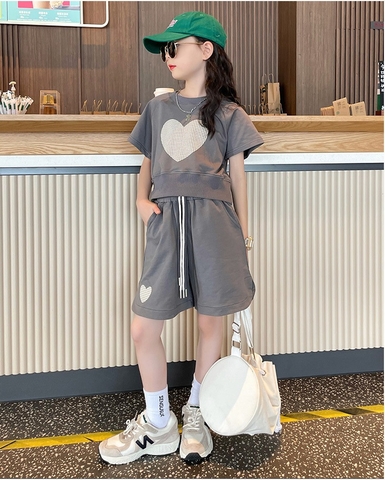 Bộ đồ thể thao bé gái dáng rộng áo thun tay ngắn và quần short phong cách giản dị