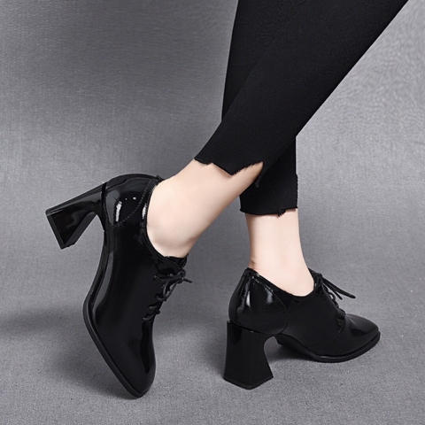 Giày boots cổ ngắn buộc dây miệng sâu mới