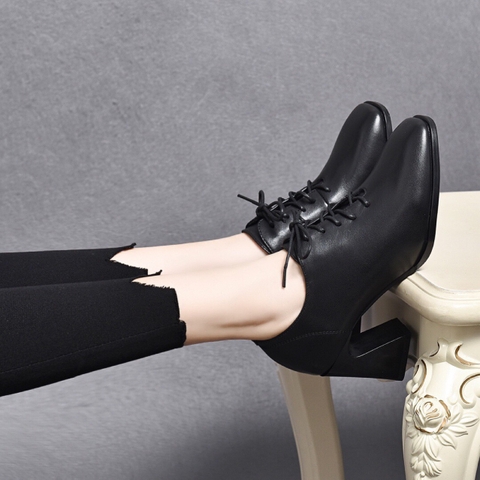 Giày boots cổ ngắn buộc dây miệng sâu mới