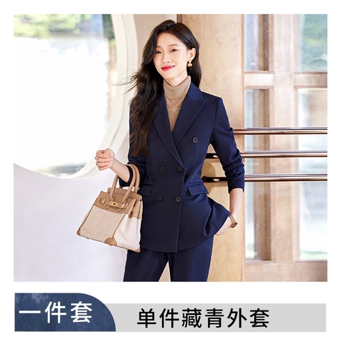 Bộ đồ vest cao cấp với thiết kế hai hàng khuy sang trọng, phong cách công sở dành cho nữ