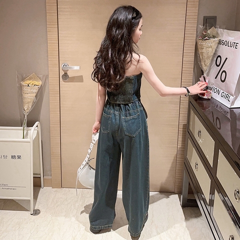 Bộ đồ hai mảnh gồm áo ngắn ôm dáng và quần rộng hợp thời trang dành cho bé gái