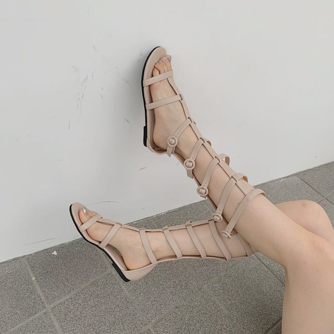 Dép sandal đế bằng phong cách dây La Mã, thiết kế ấn tượng