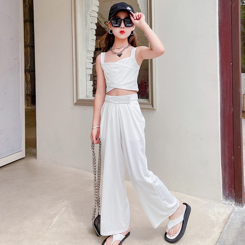 Bộ đồ hai mảnh gồm áo ngắn hai dây và quần ống rộng hợp thời trang dành cho bé gái