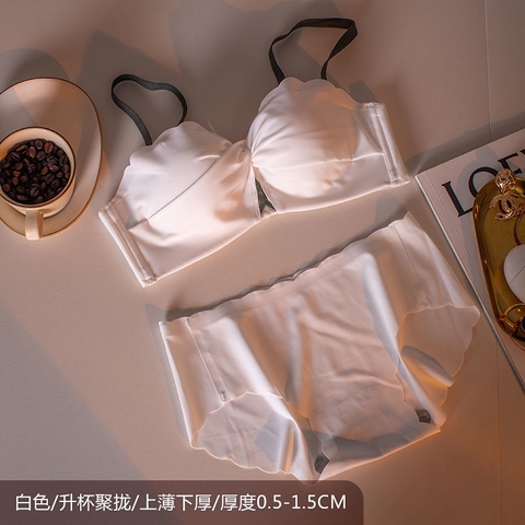 Bộ đồ lót nữ thiết kế đơn giản, áo đan chéo đường viền lượn sóng thời trang