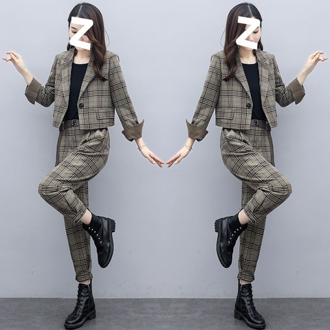 Bộ đồ vest hai mảnh vải kẻ sọc, quần có dây thắt lưng thời trang