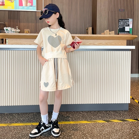 Bộ đồ thể thao bé gái dáng rộng áo thun tay ngắn và quần short phong cách giản dị